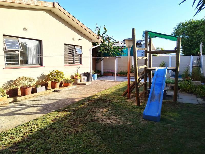 4 Bedroom Property for Sale in Peerless Park East Western Cape